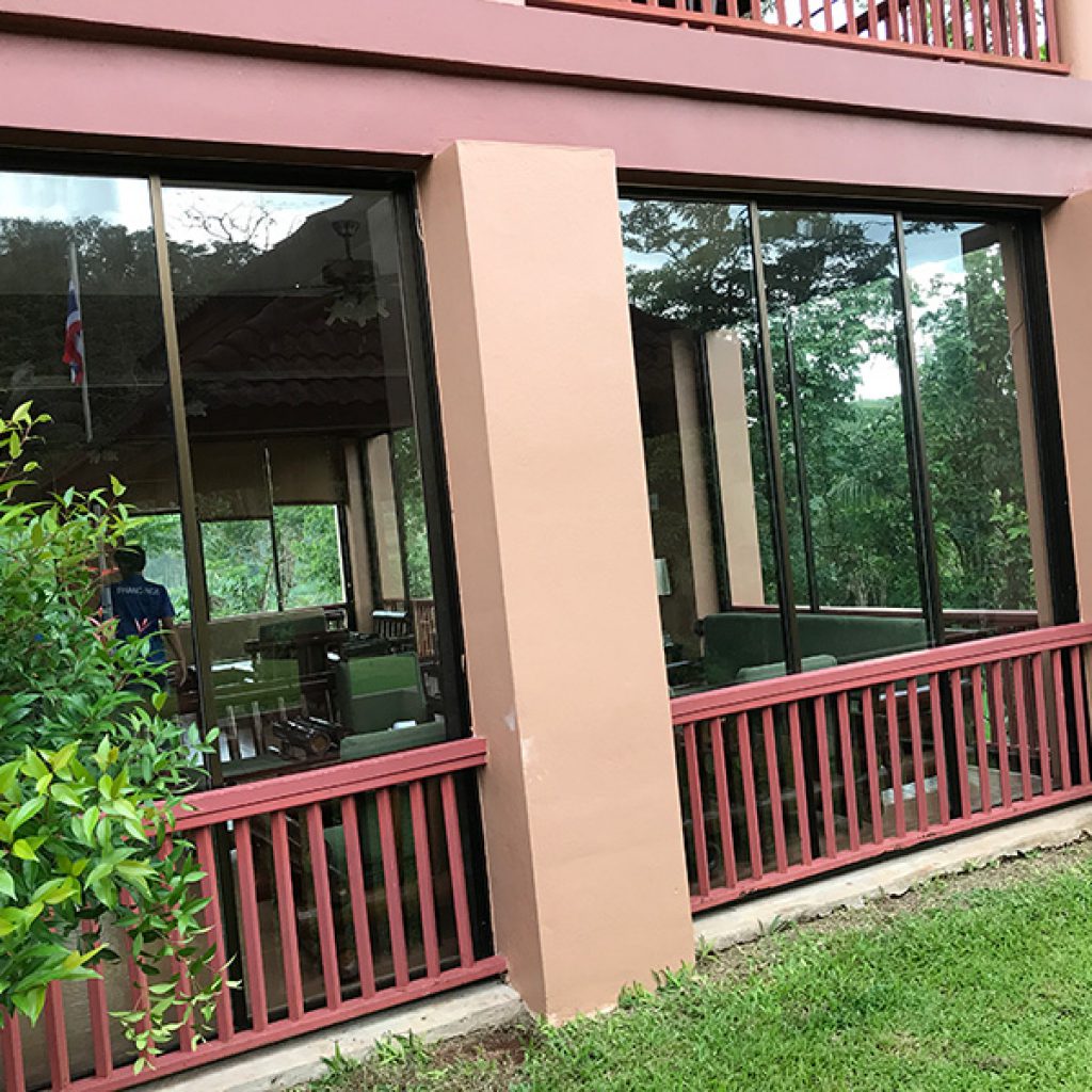 During heavy rain or winds, the lobby area remains dry and comfortable as it is protected by the glass windscreens.